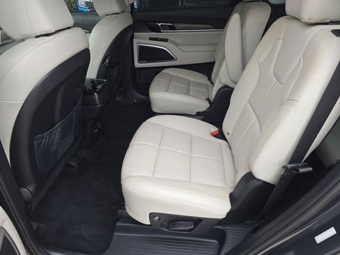 Used 2022 Kia Telluride EX w/ EX Premium Package AWD/4WD image 17