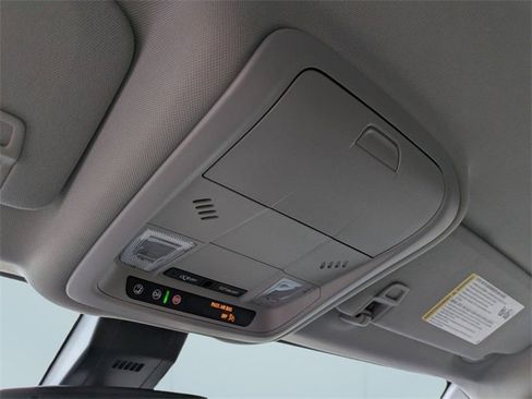 Used 2023 GMC Terrain SLE w/ Driver Convenience Package image 22