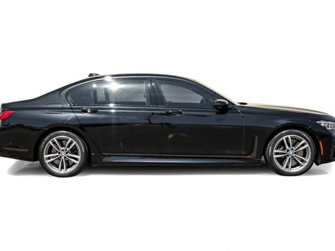 Used 2020 BMW 750i xDrive w/ Executive Package image 7