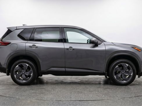 Used 2025 Nissan Rogue SV AWD/4WD image 11