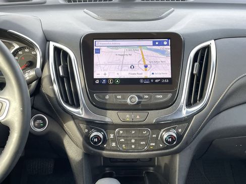 Used 2023 Chevrolet Equinox Premier image 13