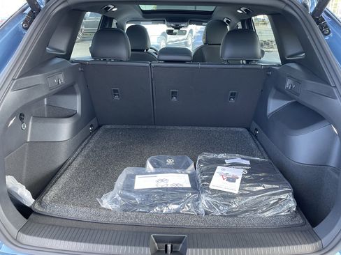New 2026 Volkswagen Tiguan SE R-Line FWD image 9
