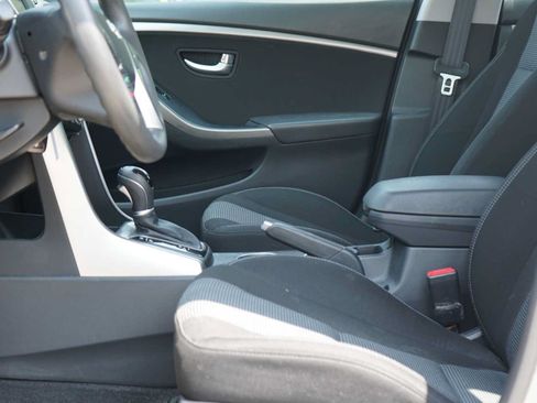 Used 2016 Hyundai Elantra GT FWD image 7