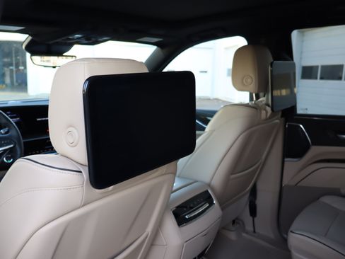 Used 2023 Cadillac Escalade Premium Luxury w/ Performance Package AWD/4WD image 14