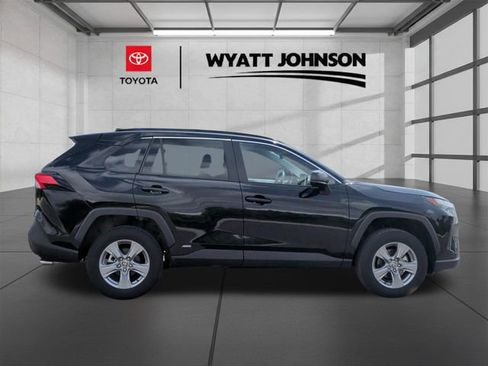 Used 2025 Toyota RAV4 LE AWD/4WD image 5
