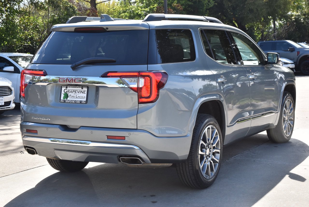 Used 2023 GMC Acadia Denali w/ Denali Technology Package FWD image 8