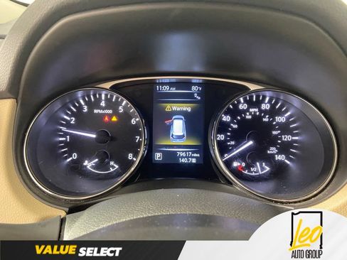Used 2016 Nissan Rogue SV w/ SV Premium Package AWD/4WD image 13