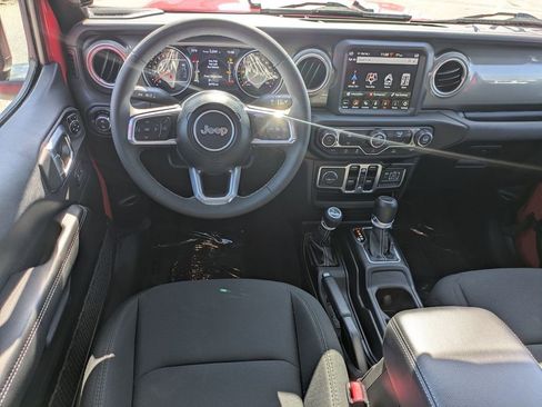 Used 2023 Jeep Gladiator Overland AWD/4WD image 24