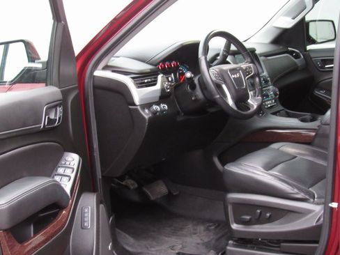 Used 2019 GMC Yukon XL SLT w/ Open Road Package image 10