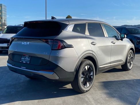 New 2026 Kia Sportage LX FWD image 3