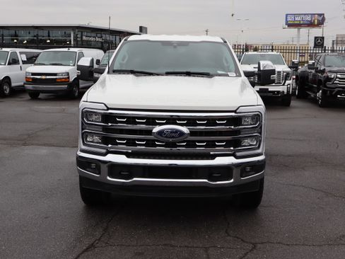 Used 2025 Ford F250 Lariat w/ Chrome Package image 3