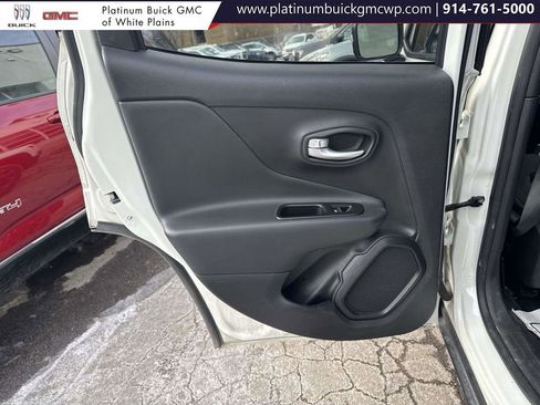 Used 2023 Jeep Renegade Trailhawk image 9