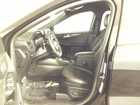 Used 2024 Ford Escape ST-Line w/ Tech Pack #1 AWD/4WD image 16