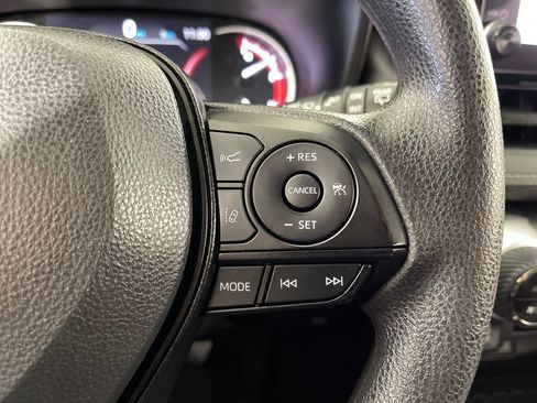 Certified 2025 Toyota RAV4 XLE FWD image 27