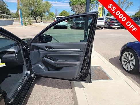 New 2025 Nissan Altima 2.5 SR image 17