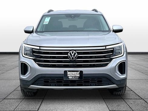 Used 2024 Volkswagen Atlas SE image 3