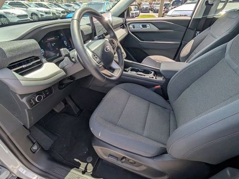 Used 2022 Ford Explorer XLT w/ Equipment Group 202A RWD image 10