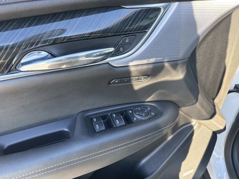 Used 2021 Cadillac XT6 Premium Luxury image 19