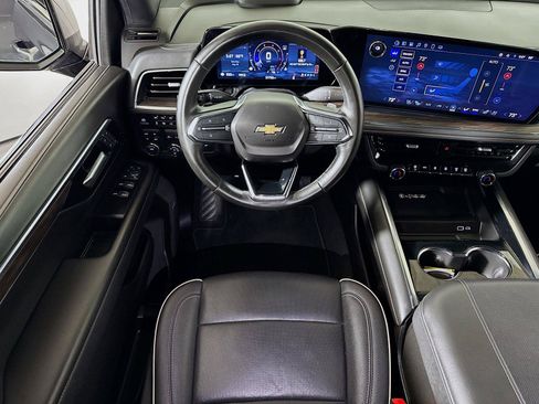 Certified 2025 Chevrolet Suburban Premier AWD/4WD image 21