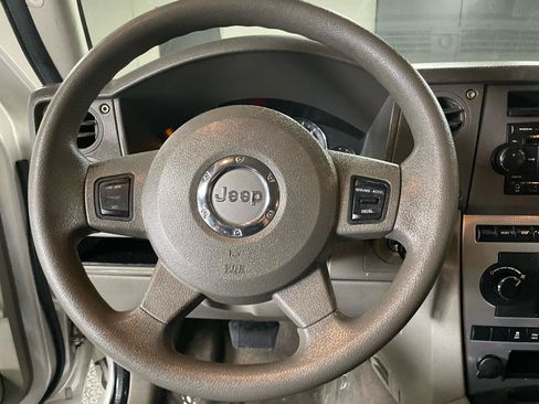 Used 2007 Jeep Commander Sport w/ Skid Plate Group AWD/4WD image 23