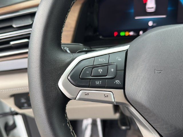 Used 2025 Volkswagen Atlas SE AWD/4WD image 23