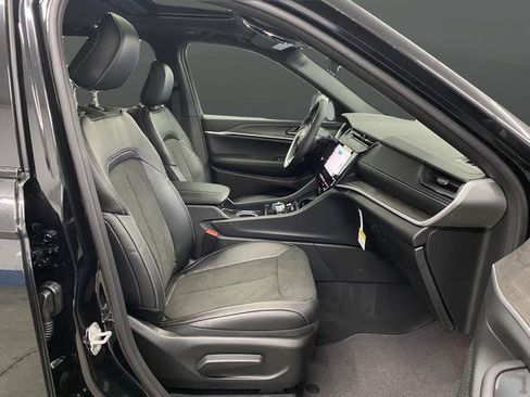 New 2026 Jeep Grand Cherokee Altitude AWD/4WD image 33