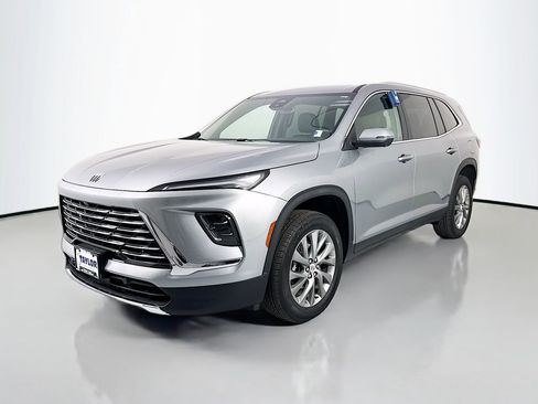 Used 2025 Buick Enclave Preferred image 3