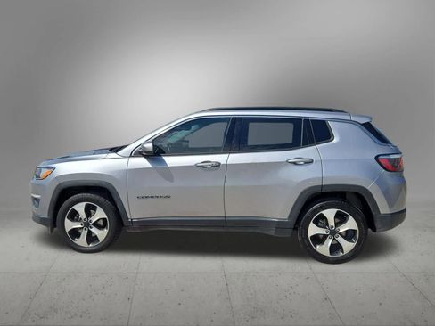 Used 2017 Jeep Compass Latitude w/ Popular Equipment Group FWD image 3