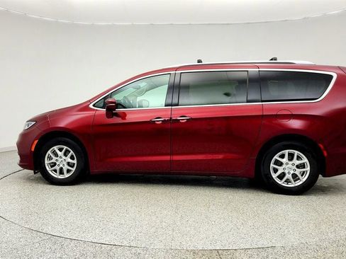 Used 2021 Chrysler Pacifica Touring-L FWD image 8
