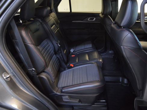 Used 2025 Ford Explorer ST-Line w/ ST-Line Street Pack AWD/4WD image 12
