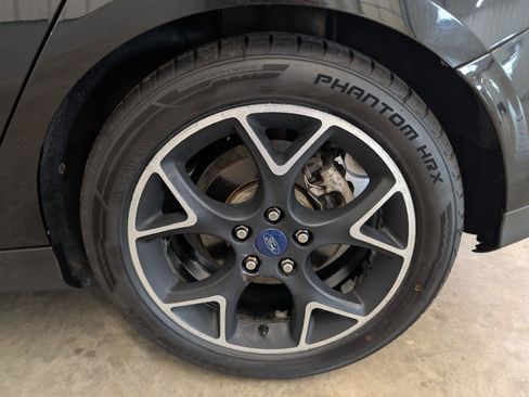 Used 2014 Ford Focus SE w/ Equipment Group 201A FWD image 48