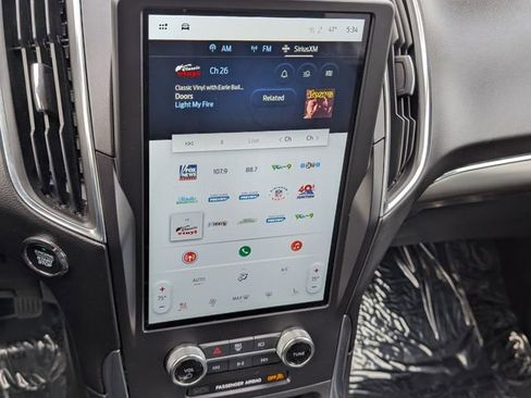 Used 2024 Ford Edge Titanium image 18