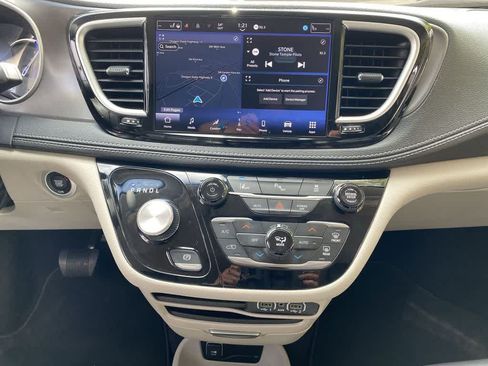 Used 2024 Chrysler Pacifica Limited FWD image 22