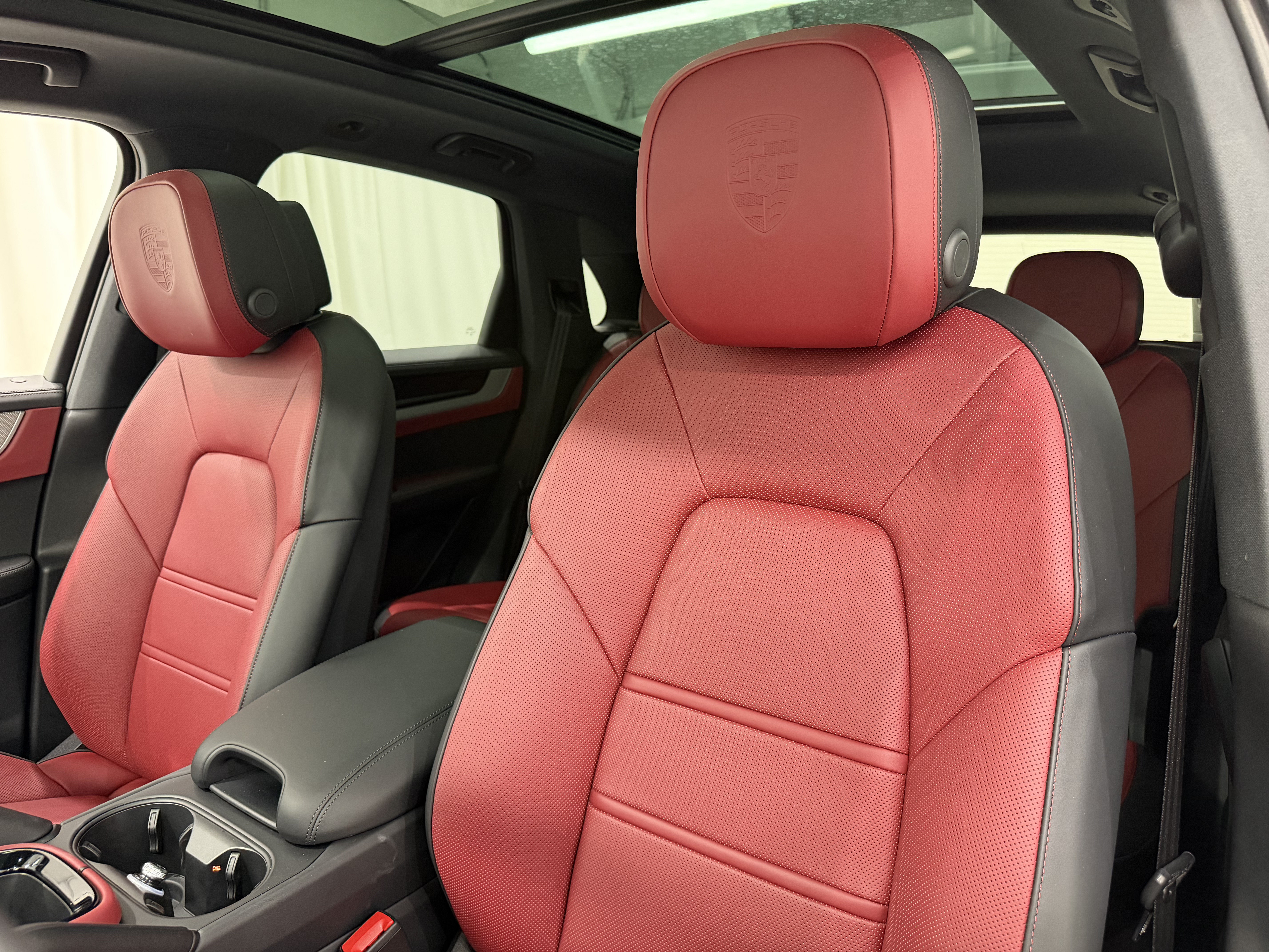 Used 2025 Porsche Cayenne S AWD/4WD image 33