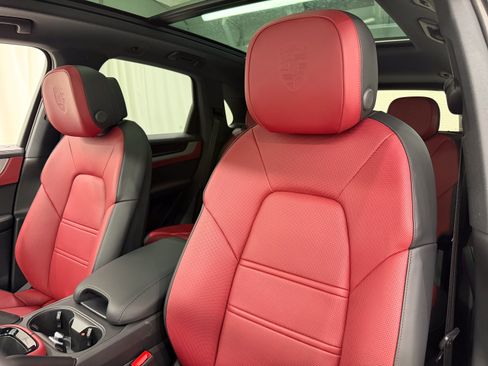 Certified 2025 Porsche Cayenne S AWD/4WD image 33