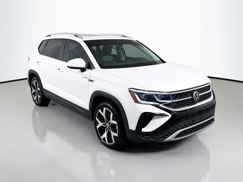 Certified 2022 Volkswagen Taos SEL w/ Panoramic Sunroof Package AWD/4WD image 7