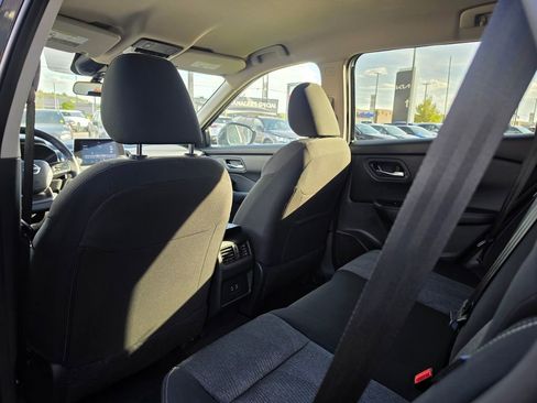 Used 2025 Nissan Rogue SV image 11