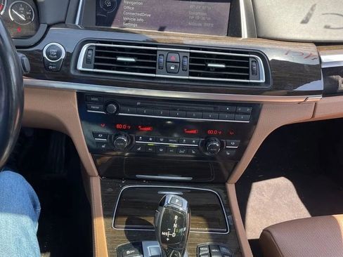 Used 2013 BMW 750Li xDrive AWD/4WD image 27