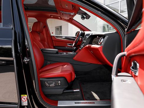 Certified 2020 Bentley Bentayga image 2