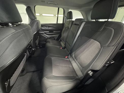 Used 2023 Jeep Grand Cherokee Laredo w/ Luxury Tech Group I AWD/4WD image 23