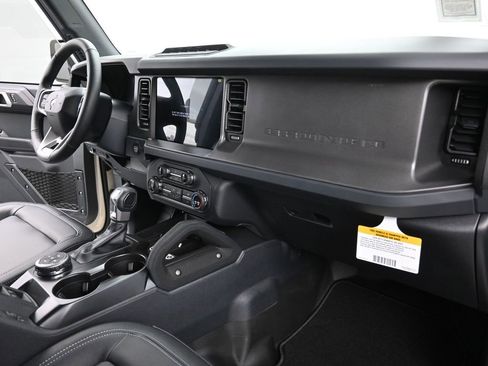 New 2025 Ford Bronco Badlands image 24