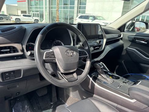 Used 2023 Toyota Highlander XLE FWD image 13