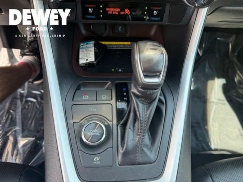 Used 2021 Toyota RAV4 Limited AWD/4WD image 21