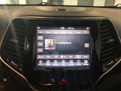 Used 2019 Jeep Cherokee Limited image 16