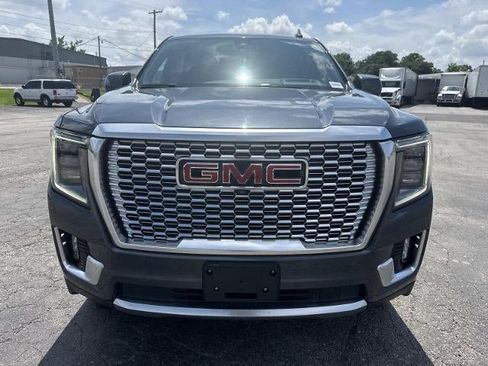 Used 2021 GMC Yukon Denali w/ Denali Premium Package AWD/4WD image 2