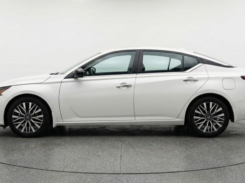 Used 2025 Nissan Altima 2.5 SV image 5