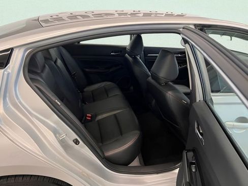 Used 2025 Nissan Altima 2.5 SR FWD image 9