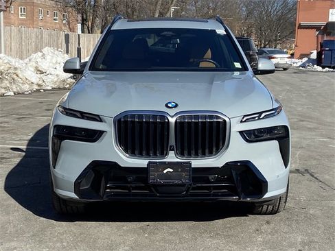 Used 2023 BMW X7 xDrive40i w/ M Sport Package image 2