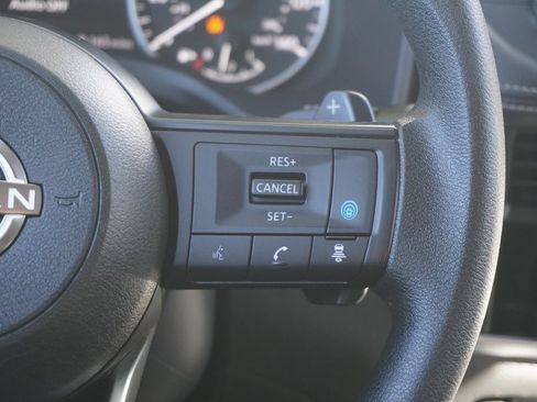 Used 2024 Nissan Rogue SV image 16