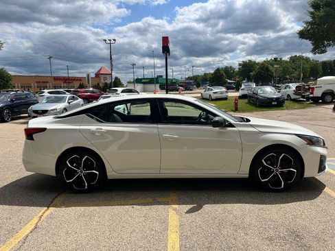Used 2023 Nissan Altima 2.5 SR FWD image 4
